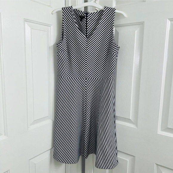 Talbots Women's‎ Black White Stripe V-Neck Sleeveless A Line Dress, L - Picture 1 of 7